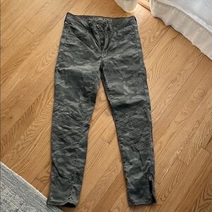 American Eagle Outfitters Camouflage Ankle Jeans